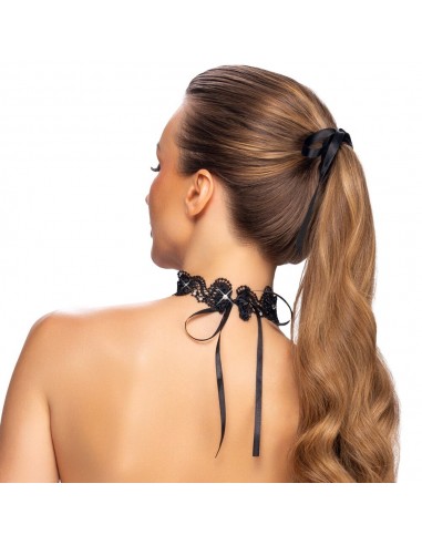 Collana ricamata in pizzo Rifinita...